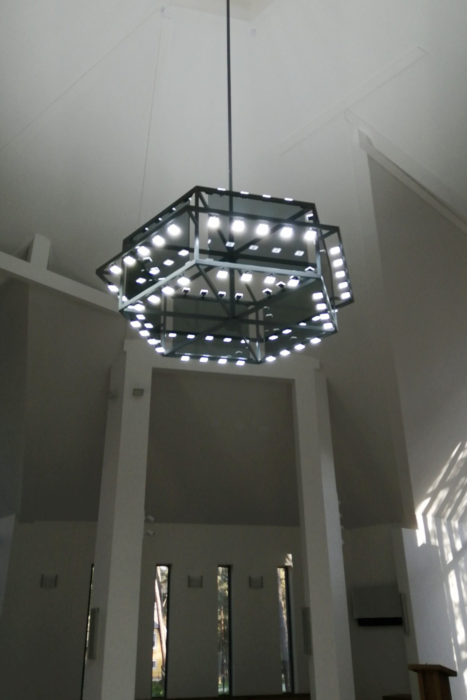 1 baldai, šviestuvai