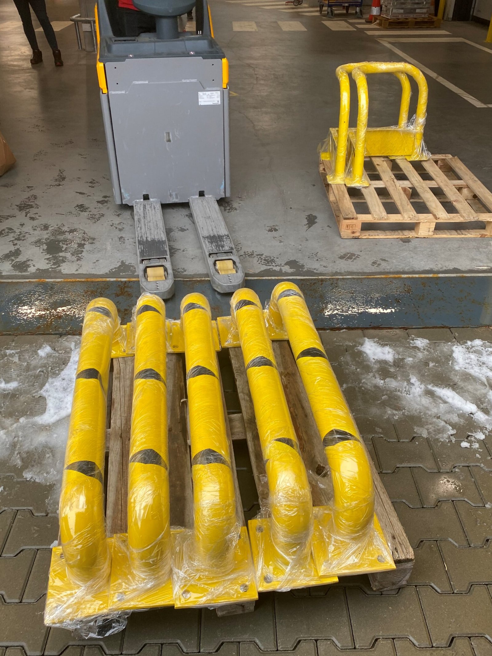 Įranga verslui, apsauginės atramos 2